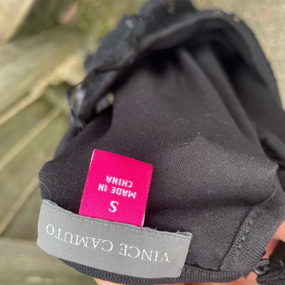 VINCE CAMUTO COLD SHOULDER TOP - Picture 3 of 5